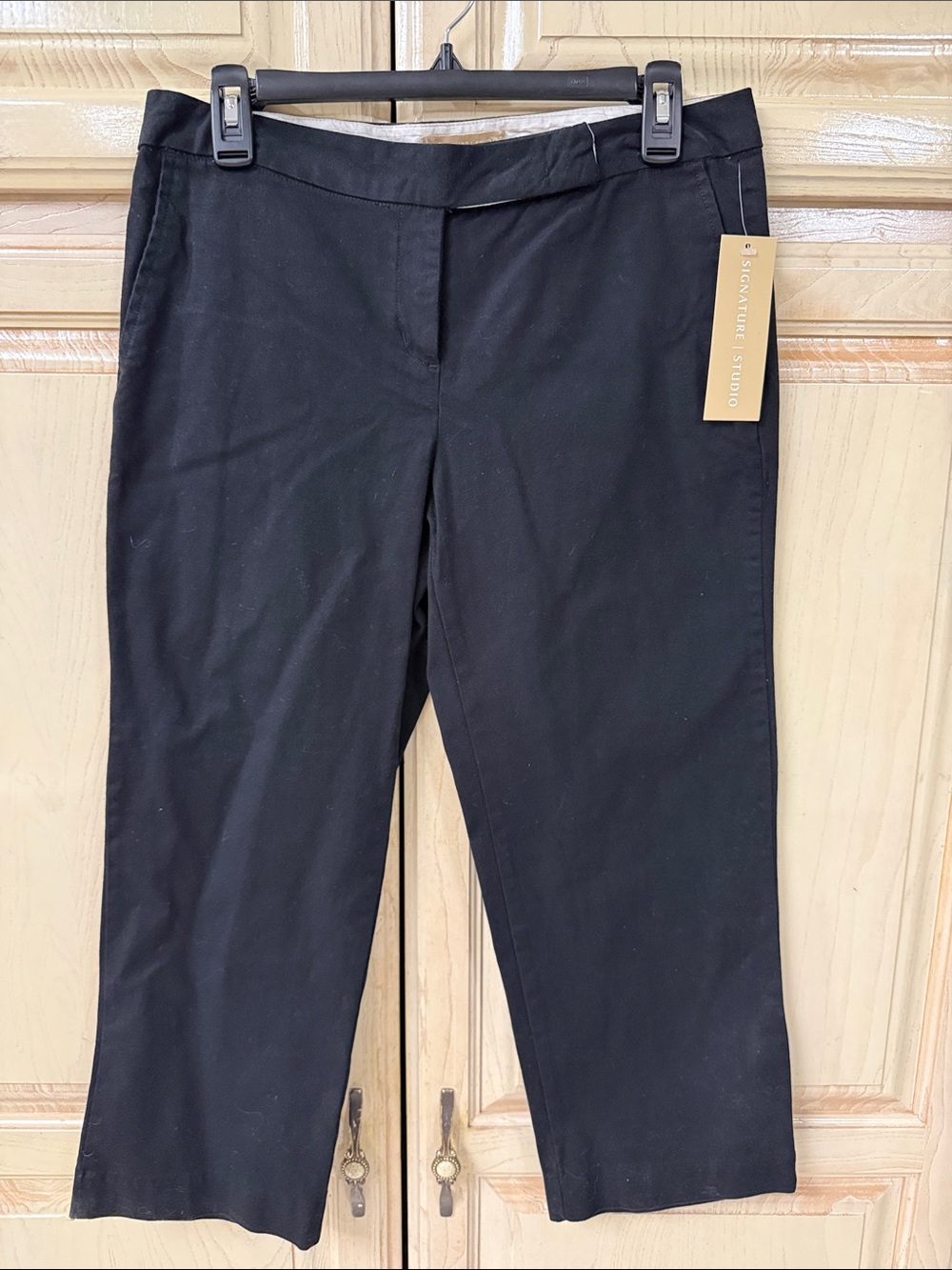 Signature Studio Black Cropped Straight-Leg Pants